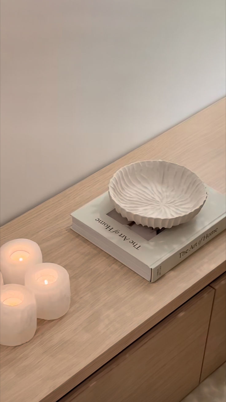Interior style and finish reference — plate 18